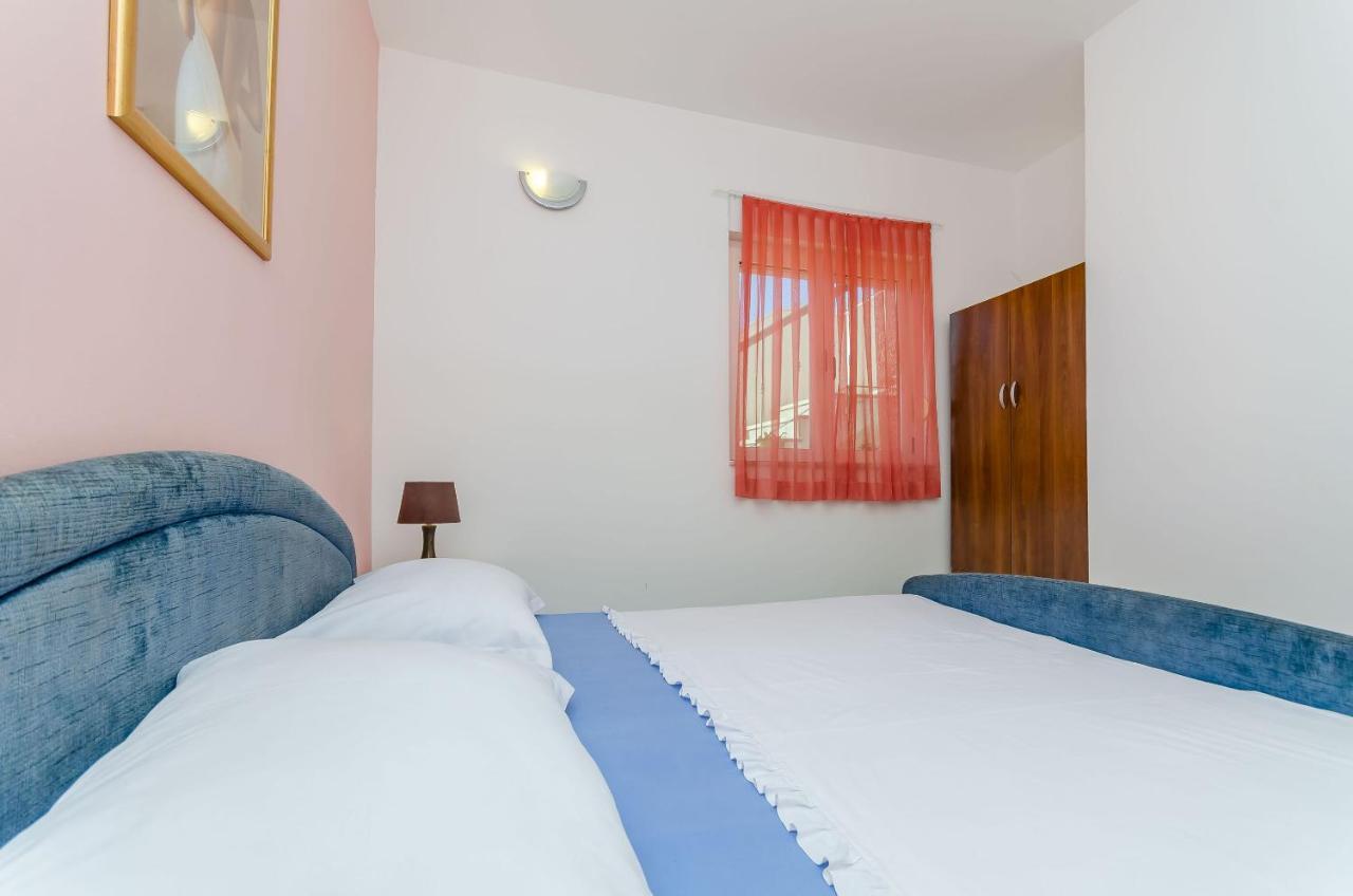 Apartments Zdenka Donji Okrug  Екстер'єр фото