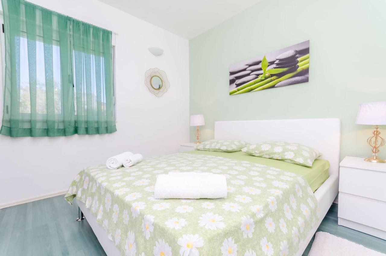 Apartments Zdenka Donji Okrug  Екстер'єр фото