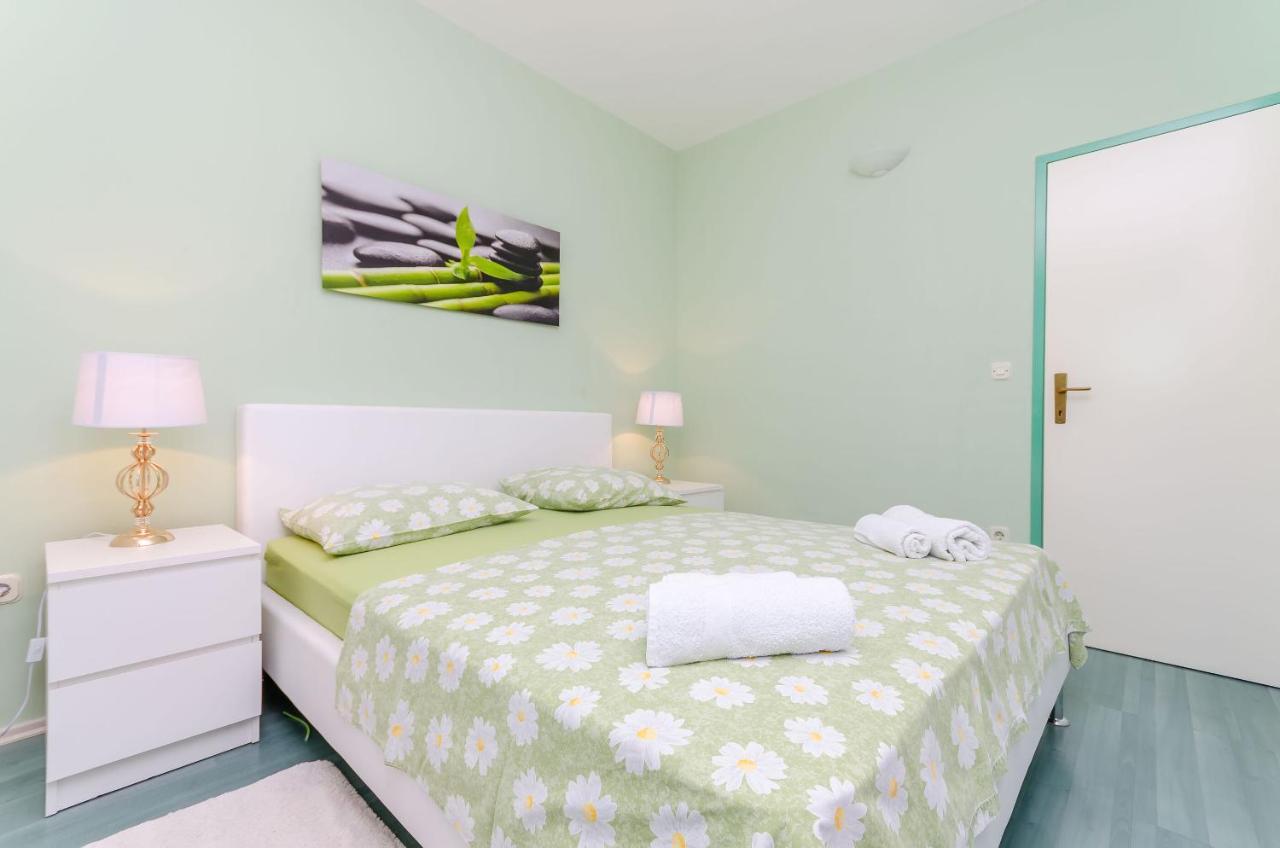 Apartments Zdenka Donji Okrug  Екстер'єр фото