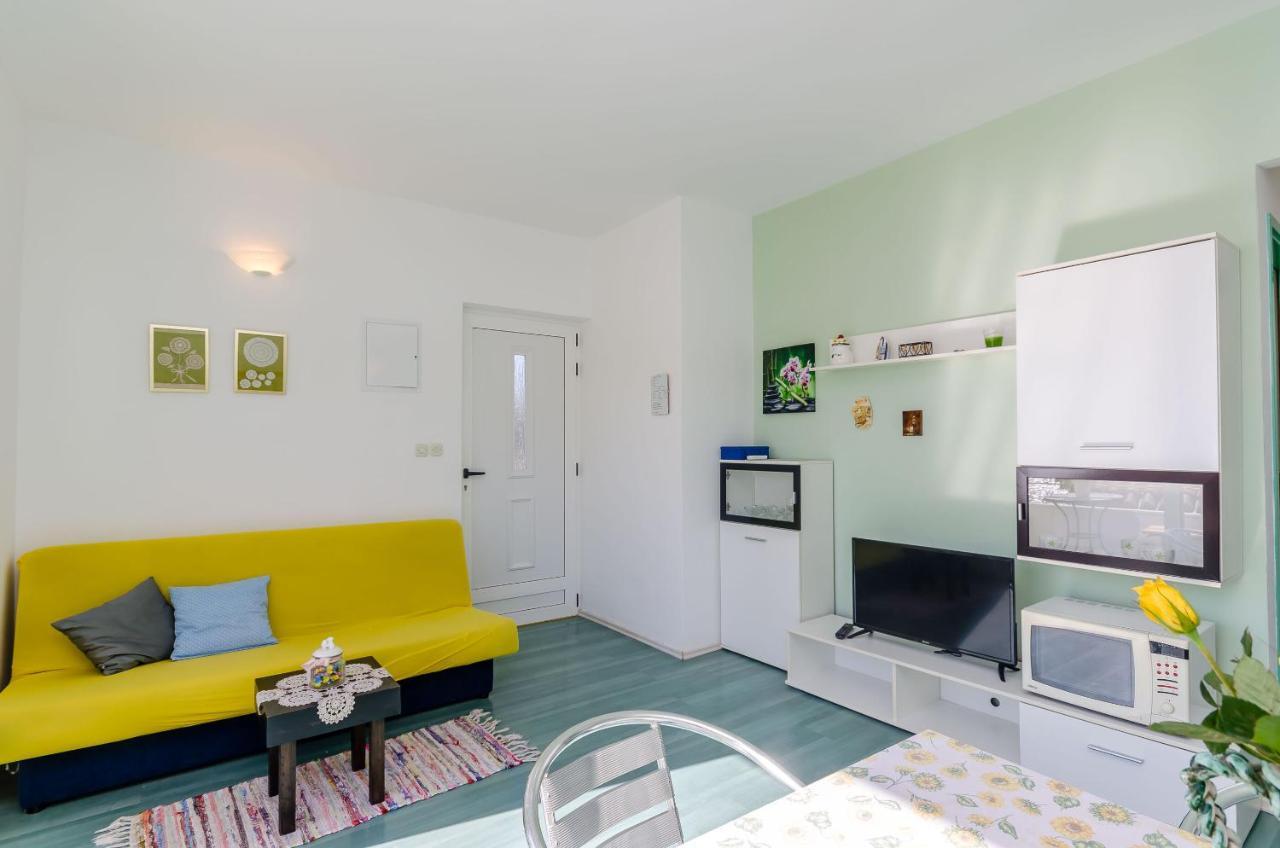 Apartments Zdenka Donji Okrug  Екстер'єр фото
