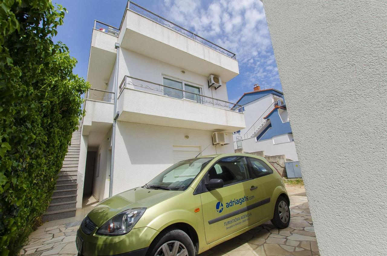 Apartments Zdenka Donji Okrug  Екстер'єр фото
